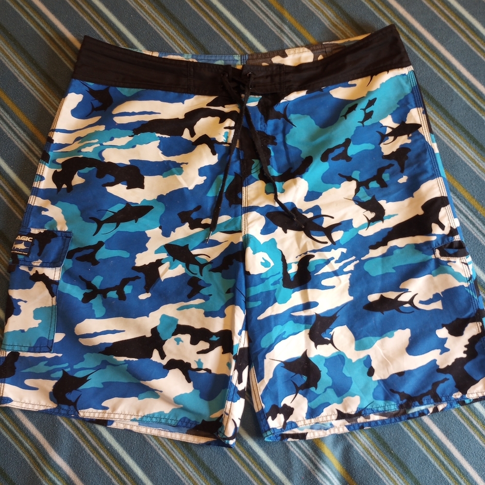 Pelagic boardshorts, blue fish camo, size 40, mens